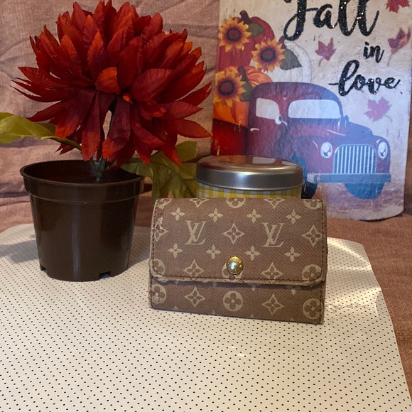 Louis Vuitton Handbags - Louis Vuitton Brown Monogram Idylle Multicles 6 Key Holder